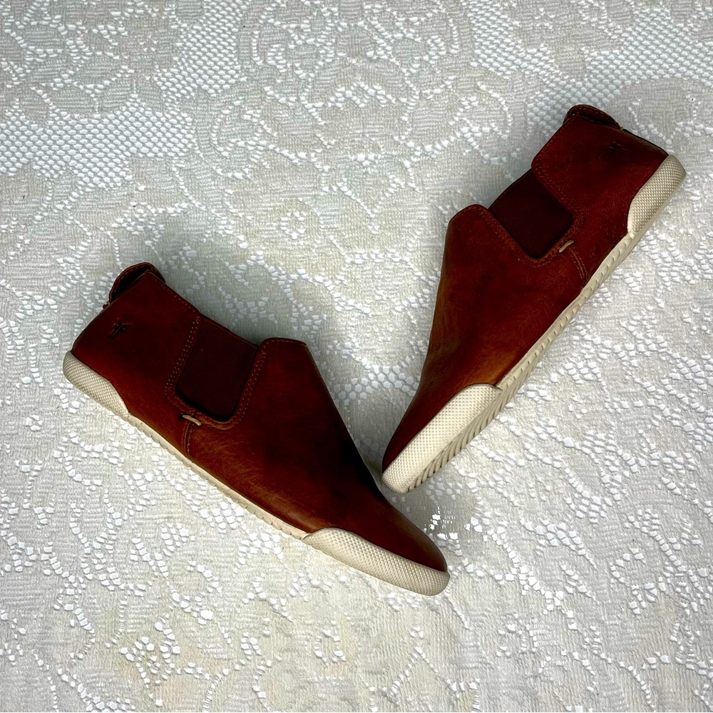 Frye Melanie Chelsea Brown Sneakers Size 6